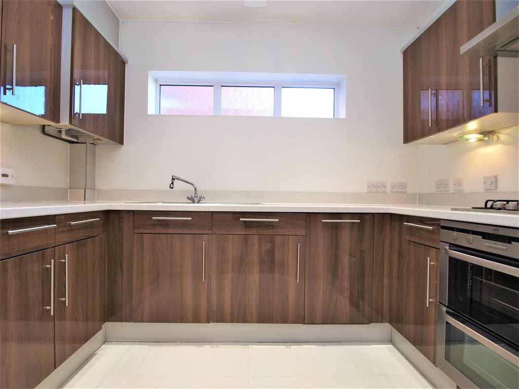 Property photo 3 of 9 Kitchen.Jpg