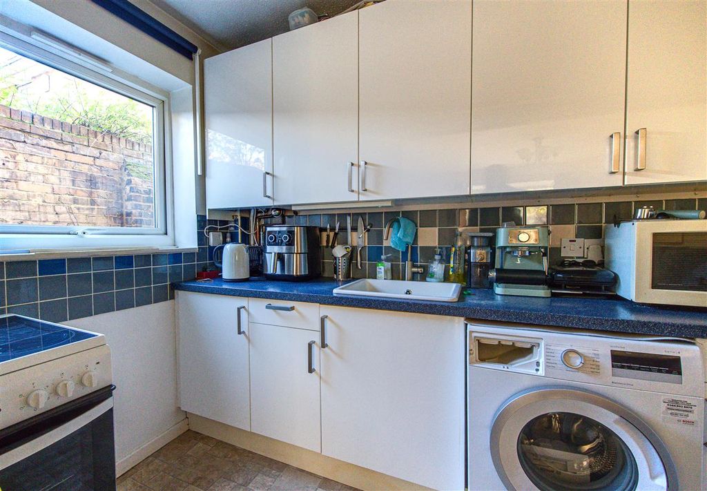 Property photo 3 of 8 Kitchen