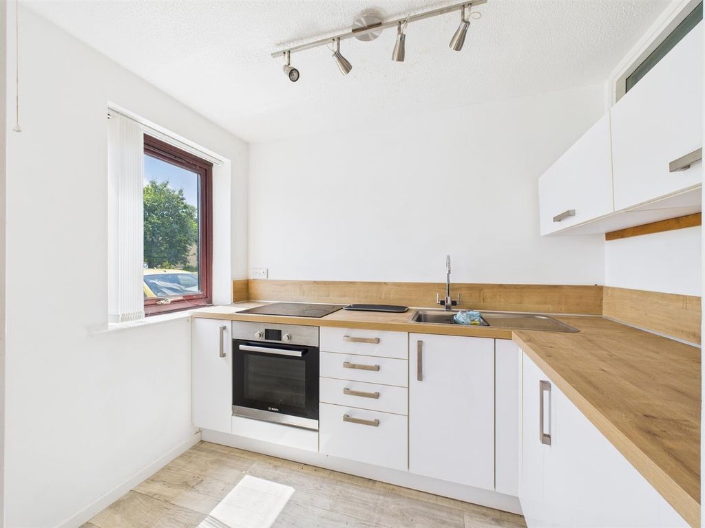 Property photo 2 of 8 Kitchen