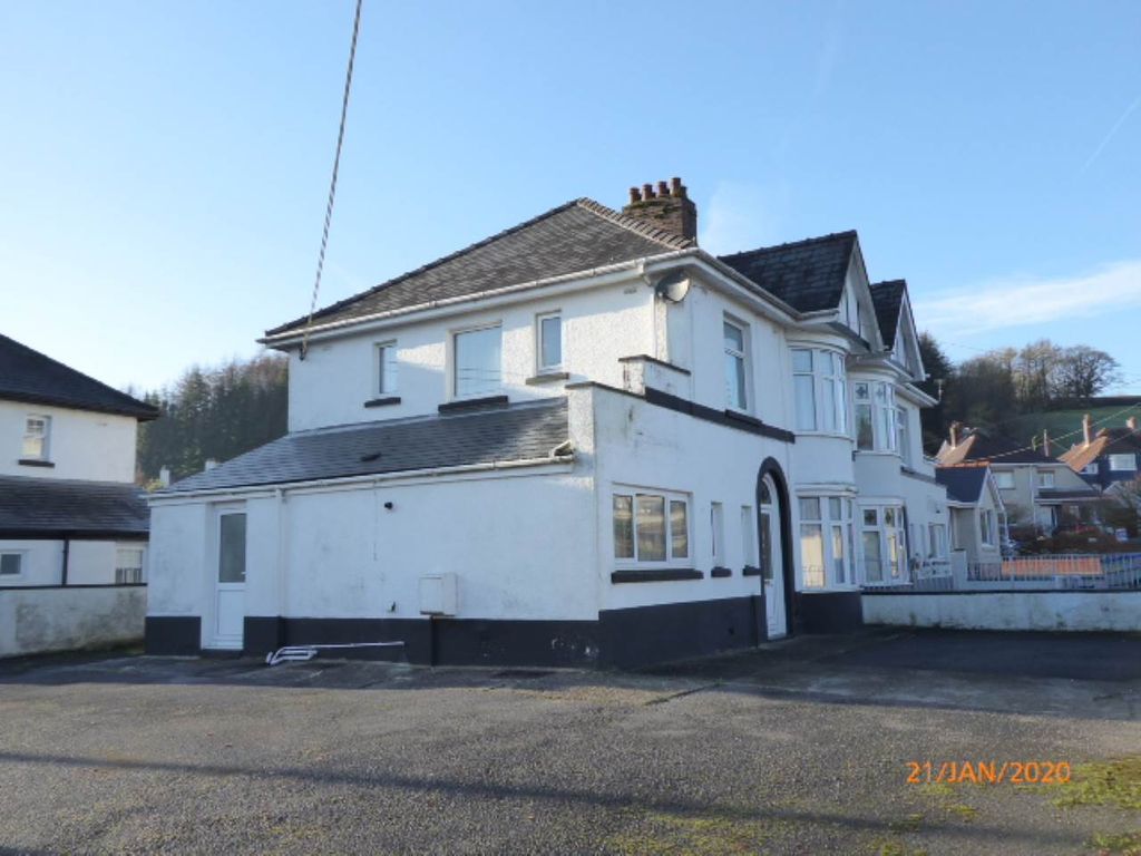 Property photo 1 of 12 055
