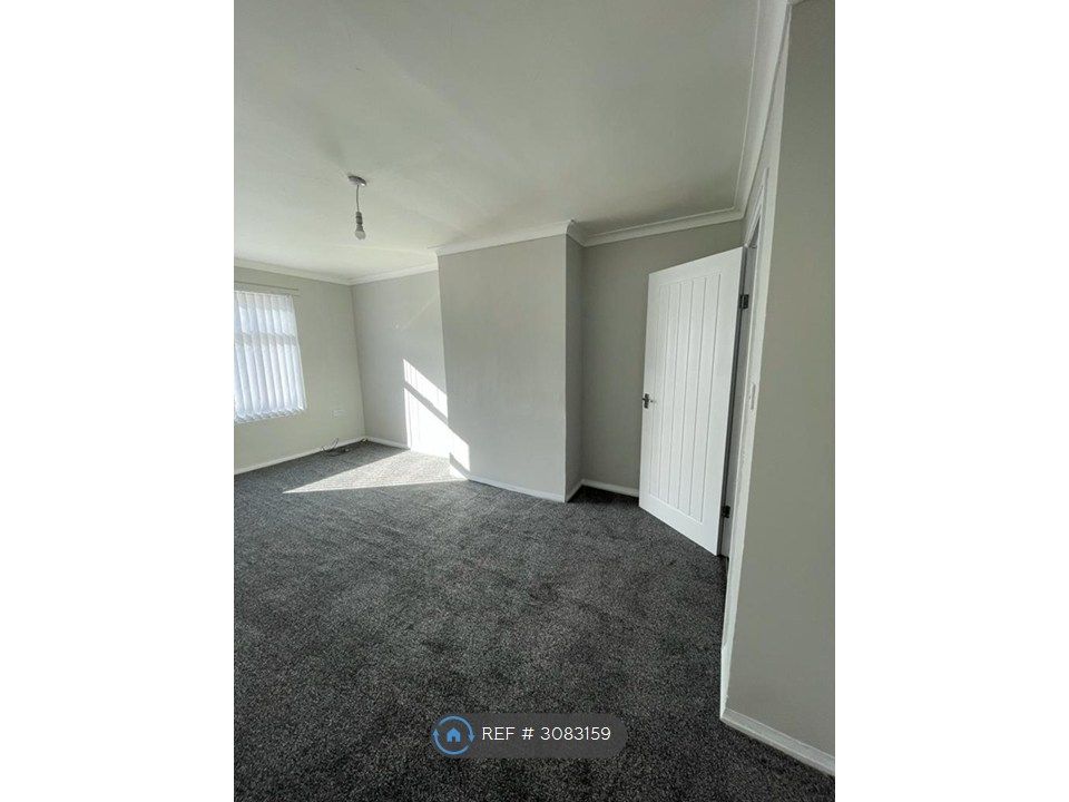 Property photo 3 of 14 Living Room