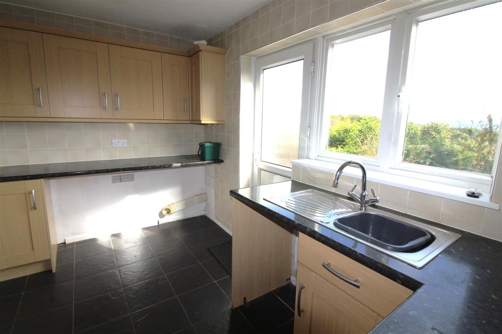 Property photo 3 of 15 Kitchen