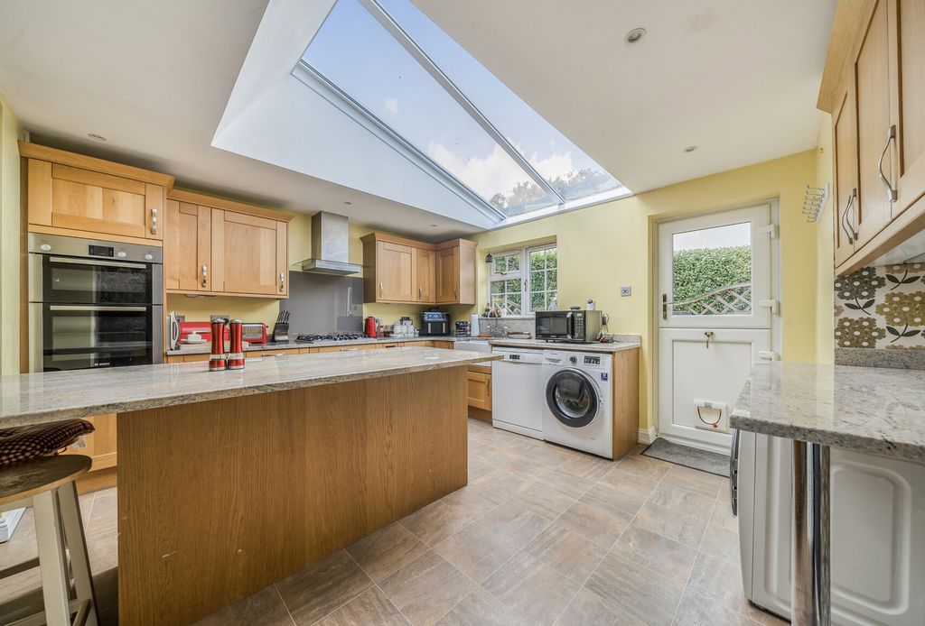 Property photo 1 of 24 Kitchen/Breakfast