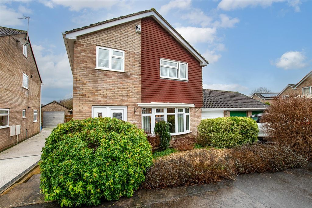 Property photo 1 of 28