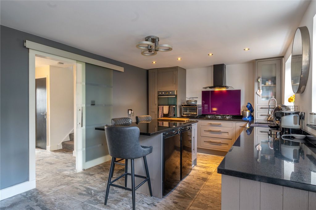 Property photo 3 of 28 Picture No. 22