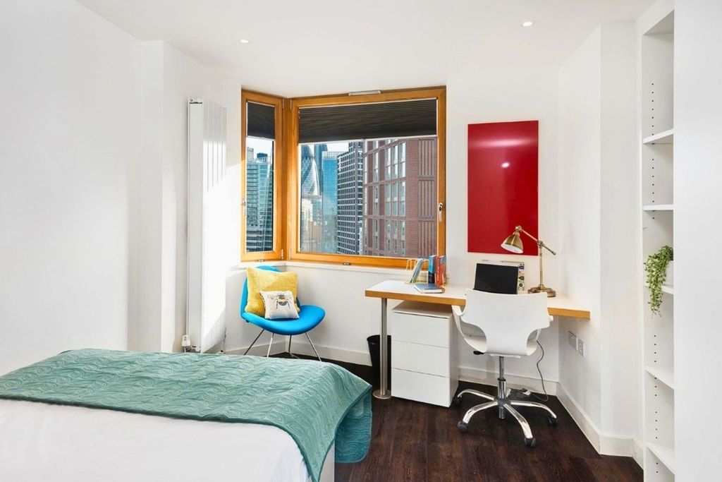 Property photo 1 of 10 Bedroom