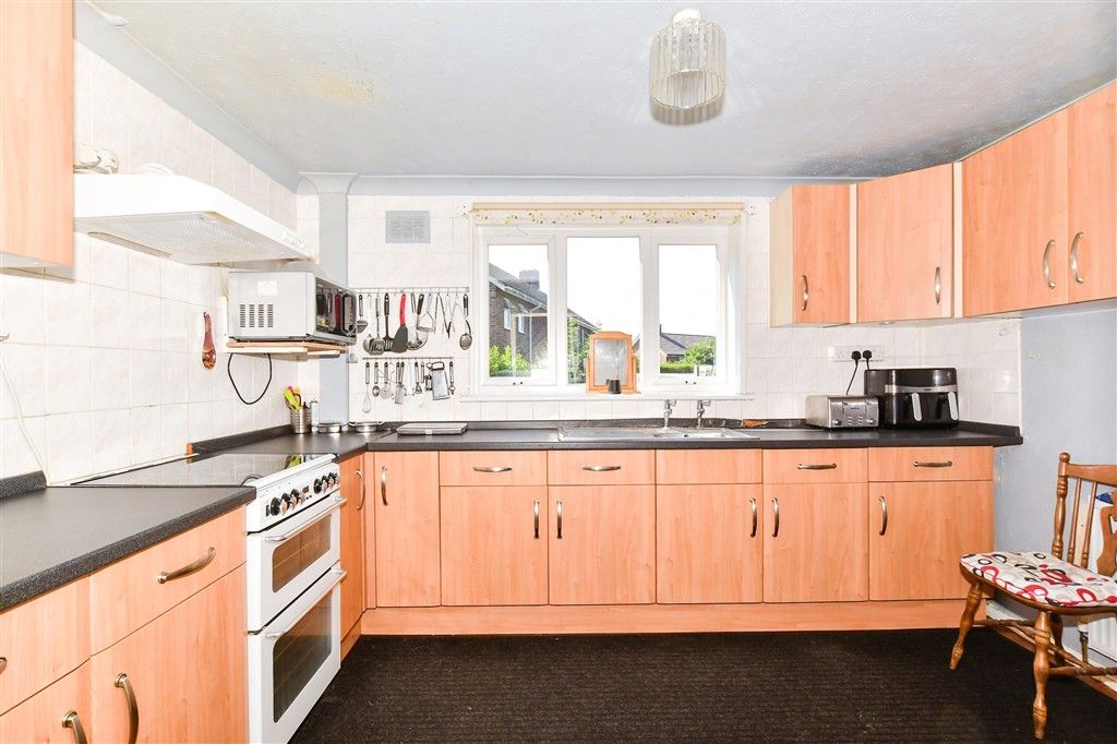 Property photo 3 of 9 Kitchen