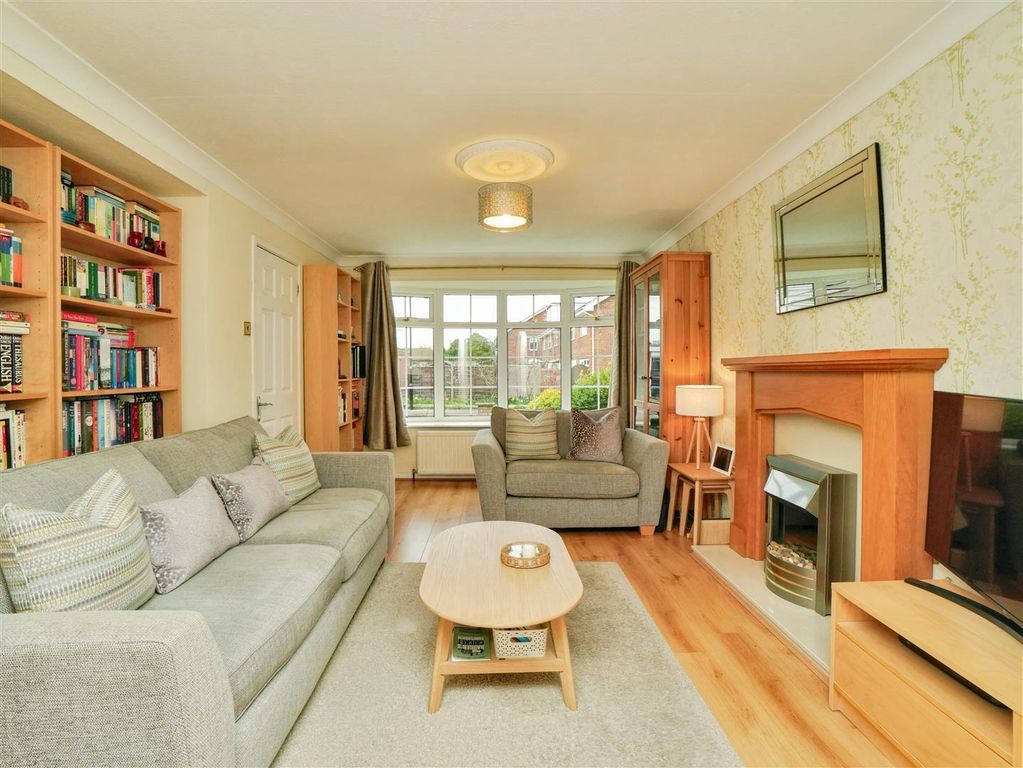 Property photo 2 of 20 Sitting Room