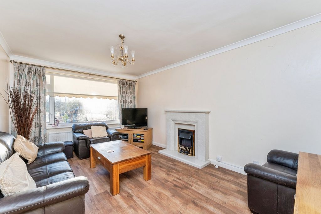 Property photo 2 of 14 Lounge