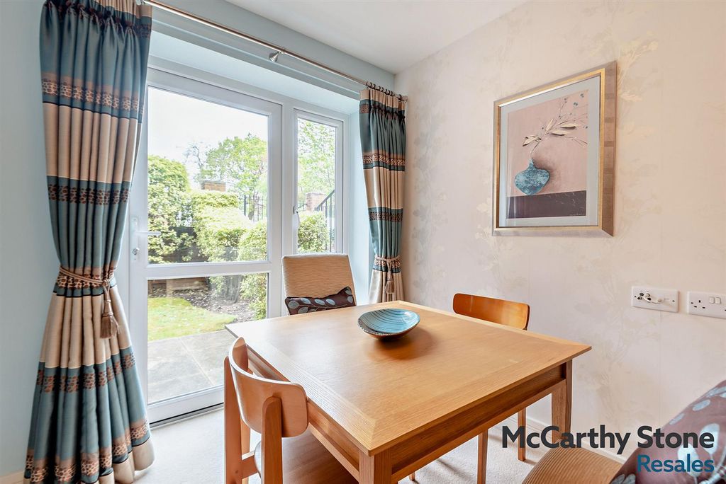 Property photo 3 of 11 8688739-Interior12-800.Jpg