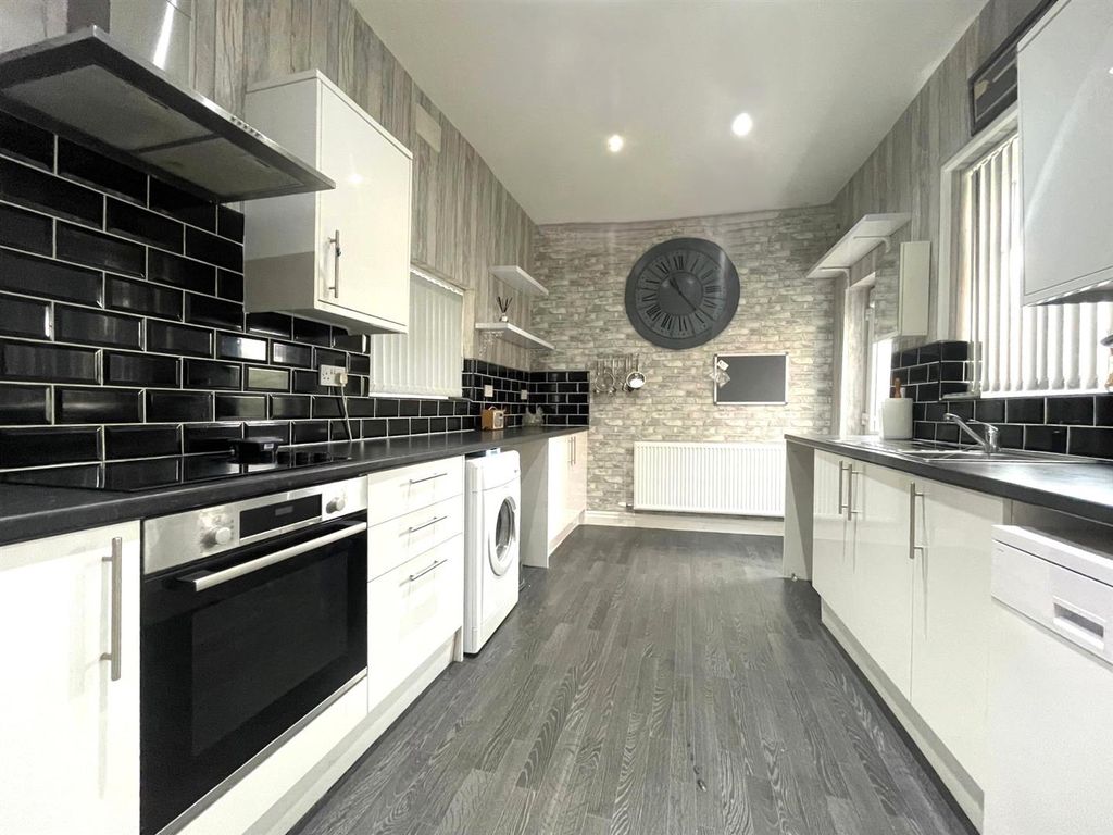 Property photo 3 of 16 c.Jpg