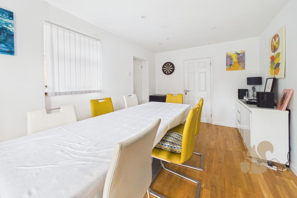 Property photo 3 of 16 Dining Room