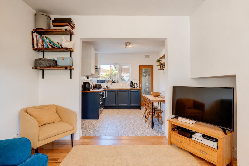 Property photo 3 of 27 471A17A2-Bdd0-4052-Ae2c-Ecf450E1Caff.Png