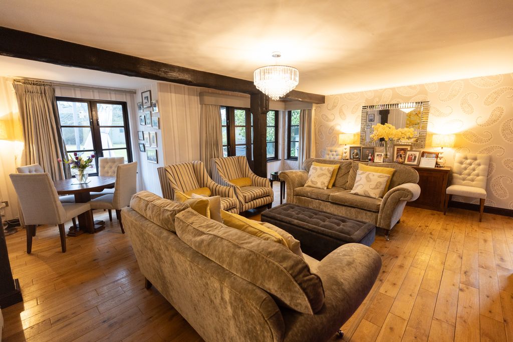 Property photo 2 of 30