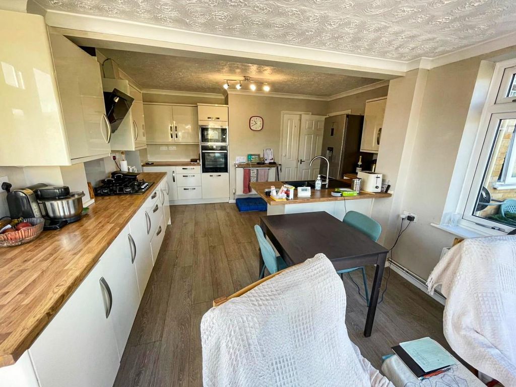 Property photo 3 of 16 Tlc_Abd43754-936c-42dc-8298-c20d9F23B6c6_16F9Ae9.J