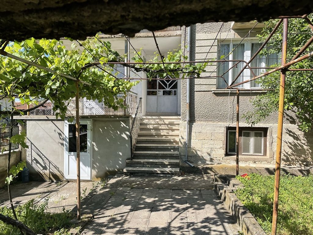 Property photo 2 of 6