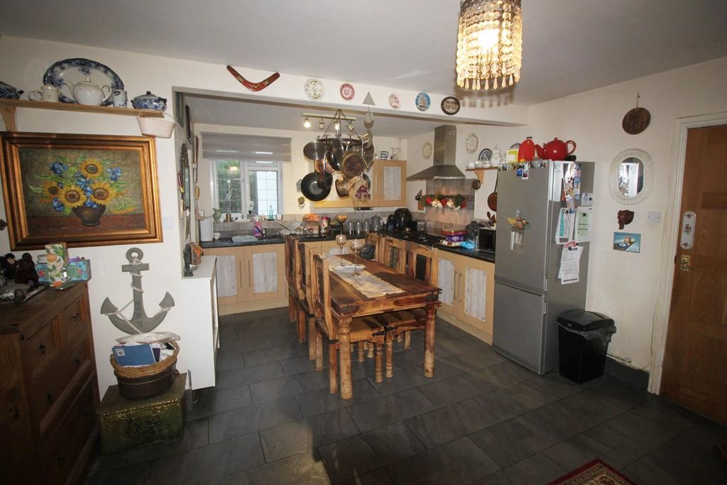 Property photo 2 of 15 Kitchen 3.Jpg