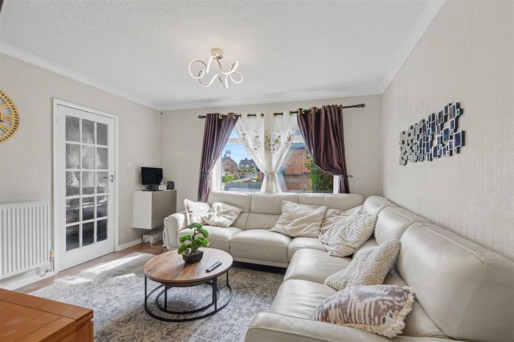 Property photo 2 of 26 Lounge_1.Jpeg