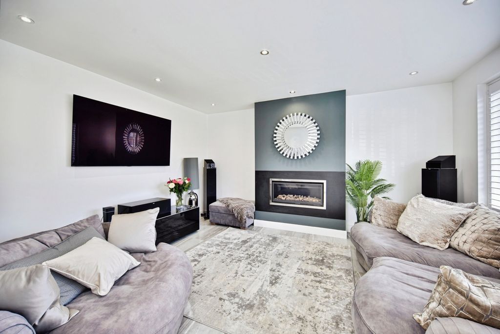 Property photo 2 of 20 Pbox-Img.Jpg
