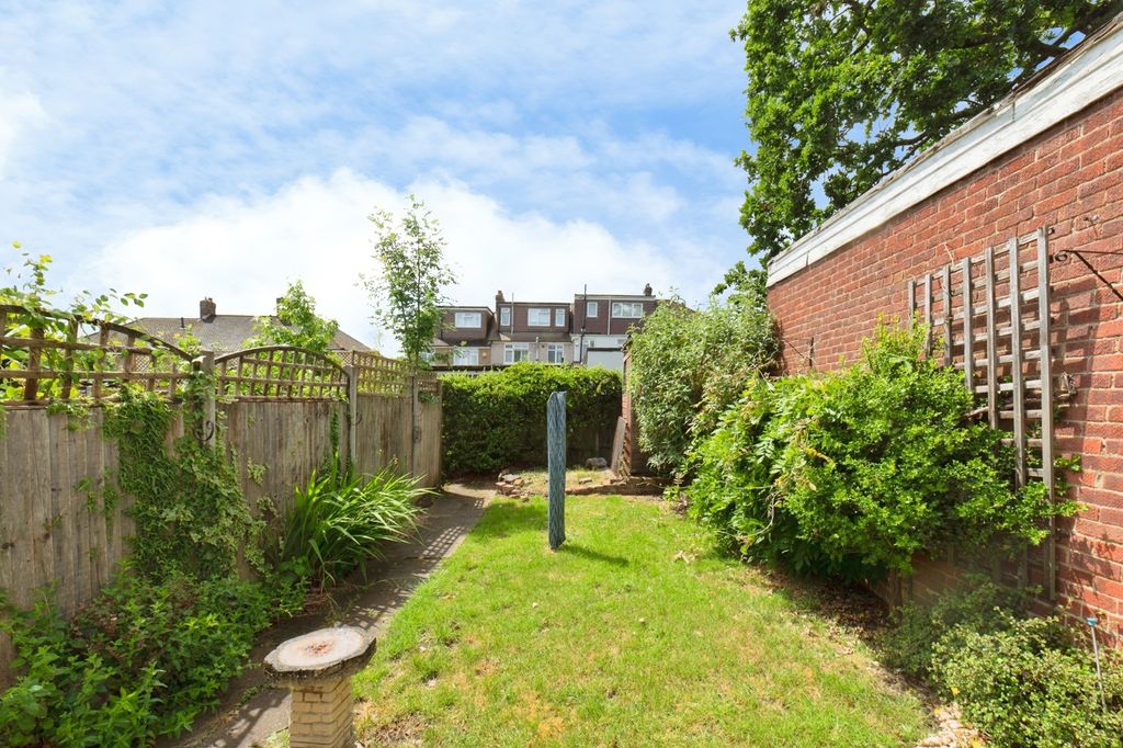 Property photo 3 of 11 Garden