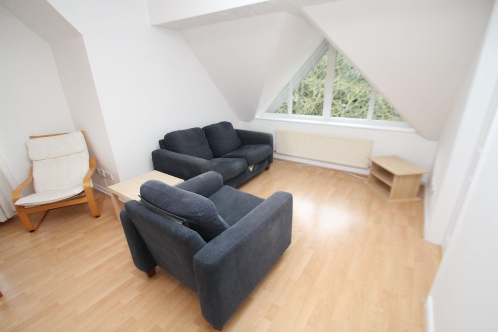 Property photo 2 of 16 Lounge