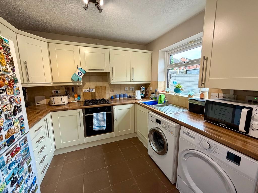 Property photo 3 of 14 Kitchen