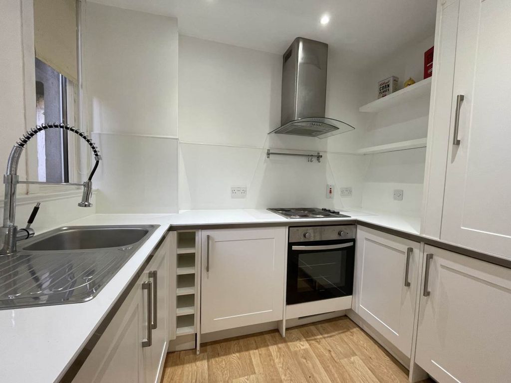 Property photo 3 of 7 Kitchen