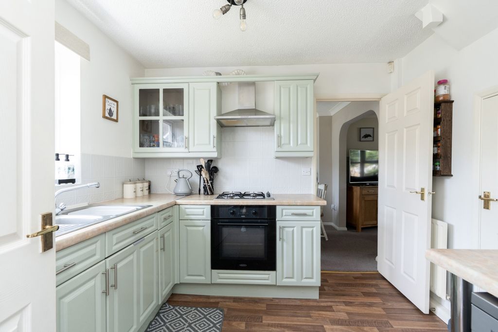 Property photo 3 of 17 Kitchen