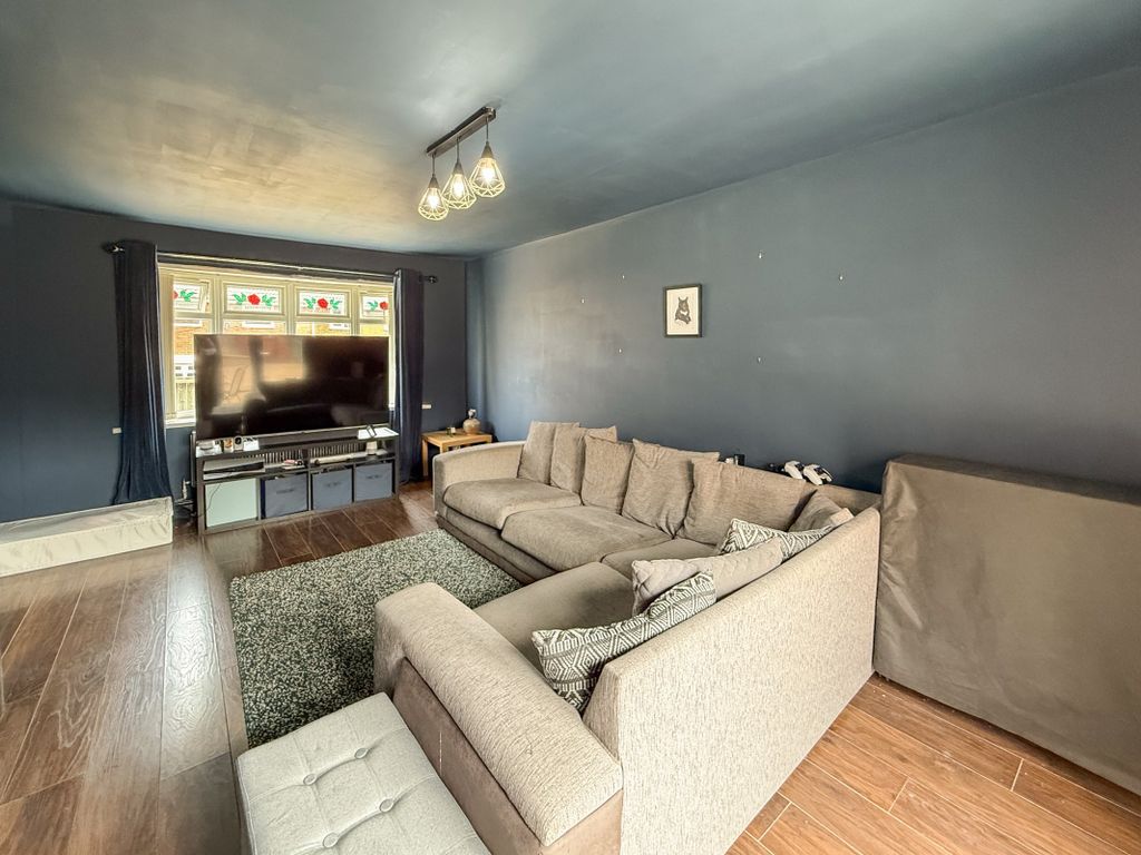 Property photo 2 of 20 Lounge