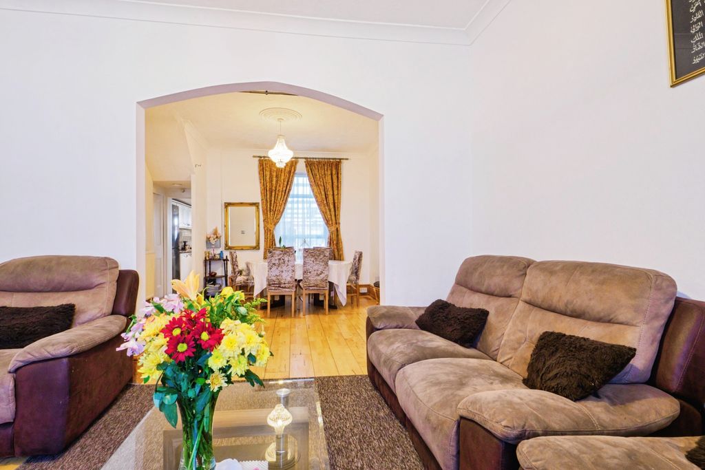 Property photo 3 of 20