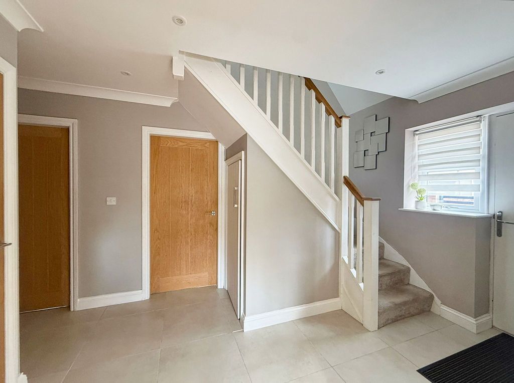 Property photo 2 of 24 Entrance Hall