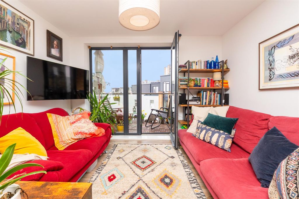 Property photo 1 of 16 402-Beckford-House-Bs1-3Fd-10.Jpg