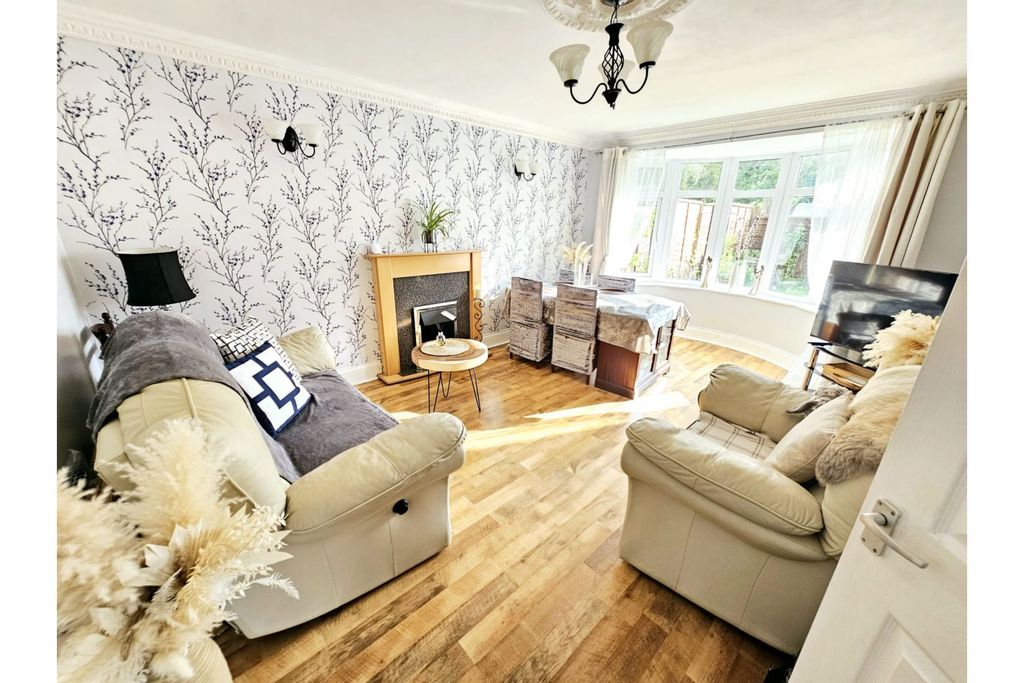 Property photo 1 of 13 Living / Dining Room