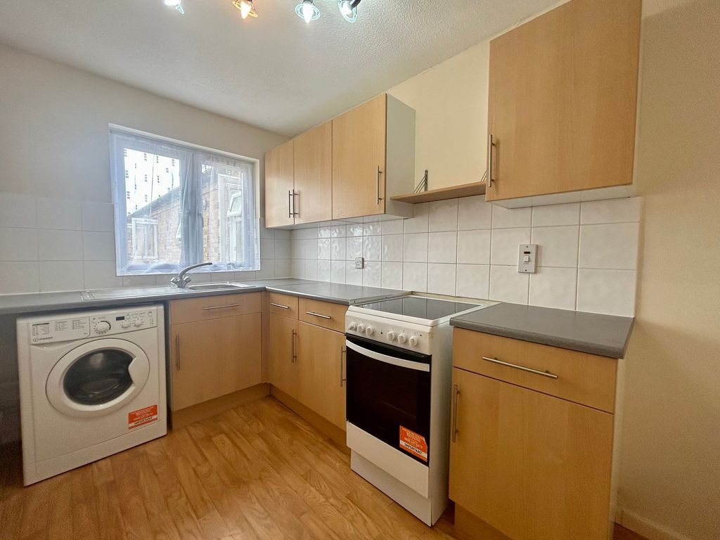 Property photo 2 of 11 Kitchen