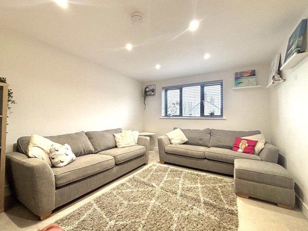 Property photo 3 of 35 Image00004.Jpg