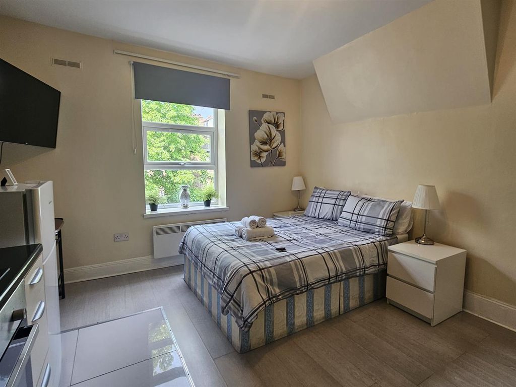 Property photo 2 of 6 Studio..Jpg