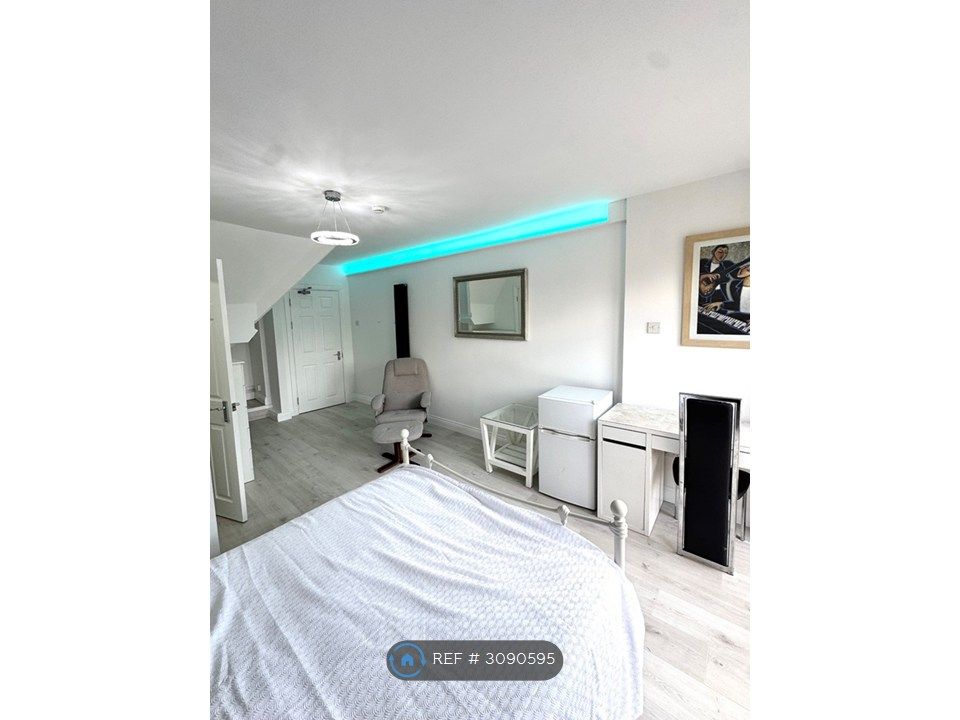 Property photo 1 of 6 Studio 39