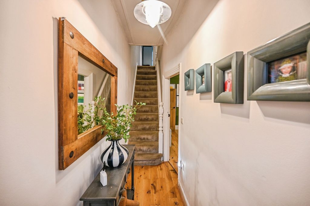 Property photo 2 of 16 Pbox-Img.Jpg