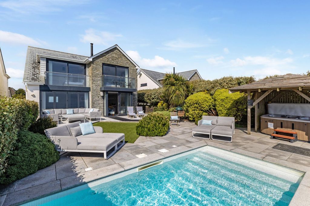 Property photo 1 of 18 Meva Seas