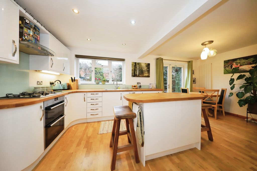 Property photo 3 of 15 Dining Kitchen