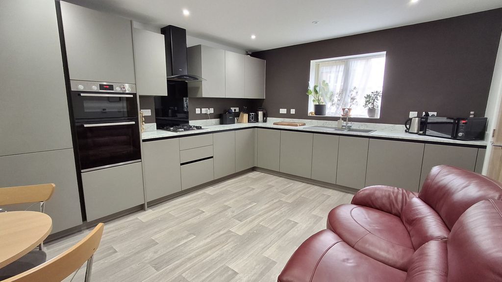 Property photo 2 of 16 Kitchen