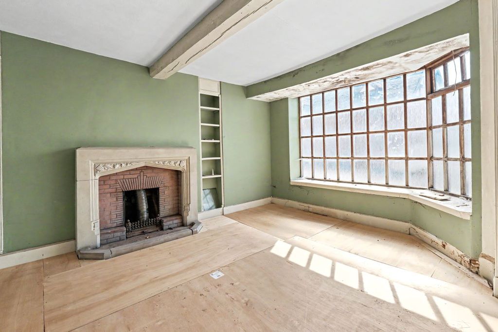 Property photo 2 of 18
