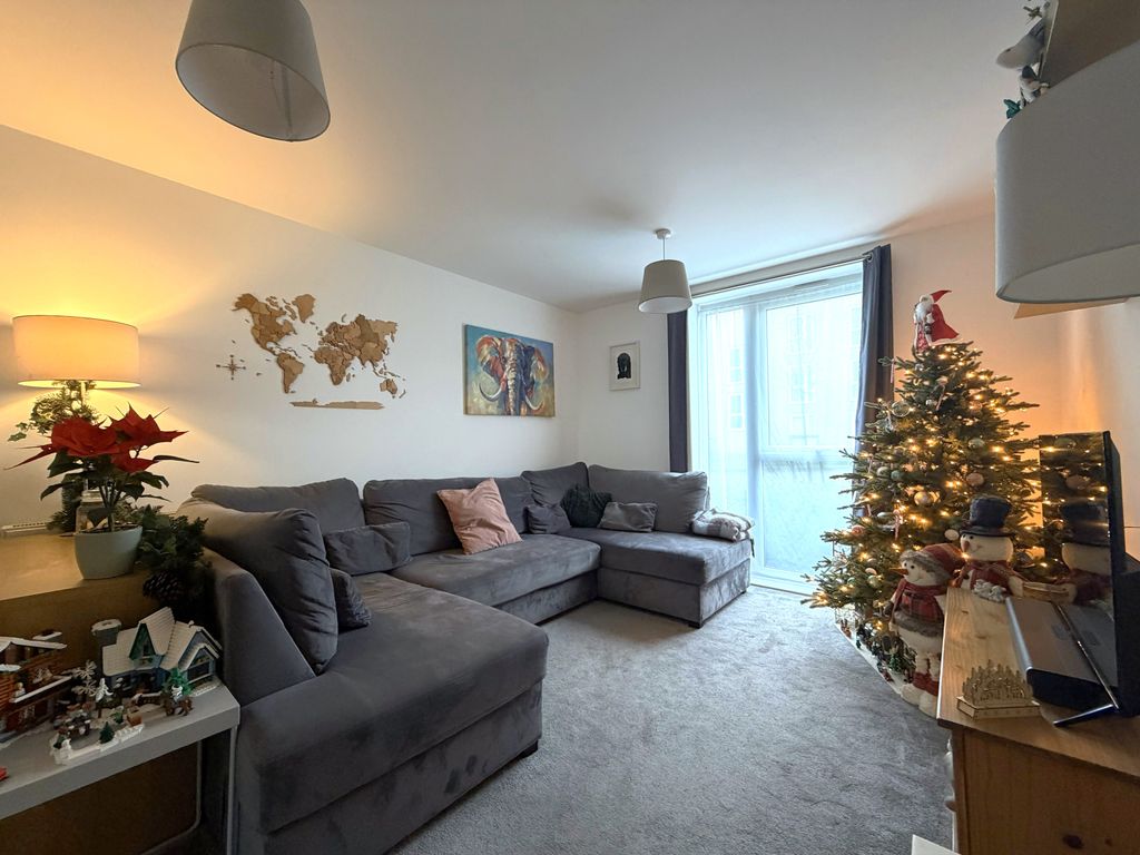 Property photo 1 of 17 Faraday5