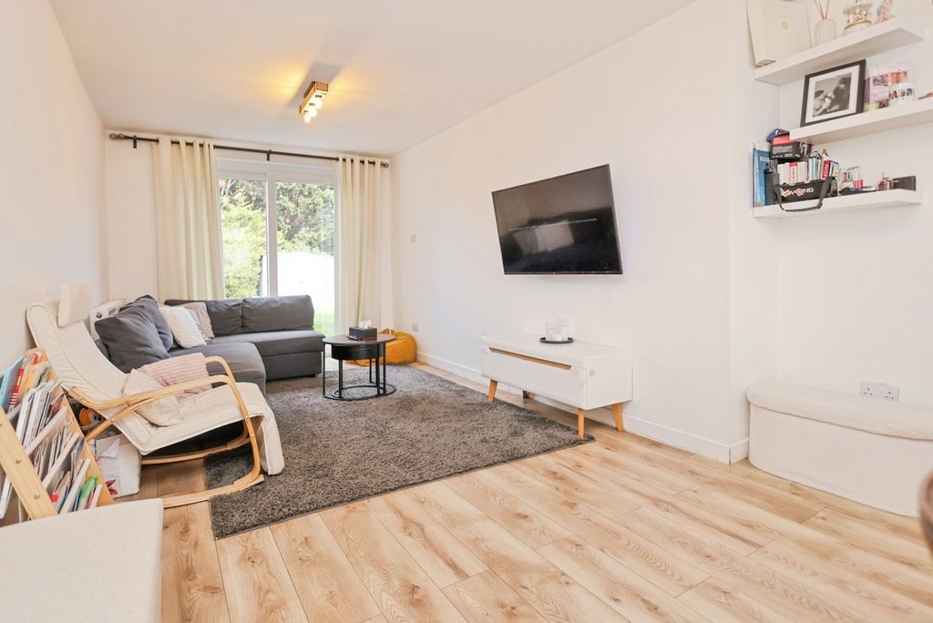 Property photo 2 of 16 Pbox-Img.Jpg
