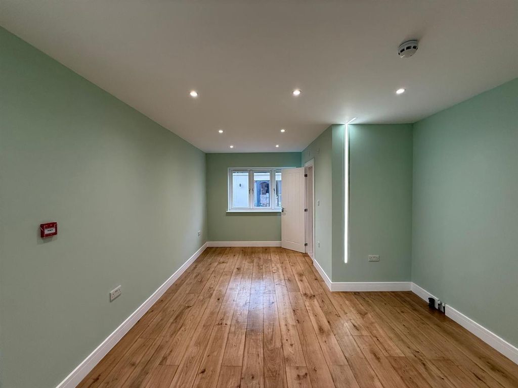 Property photo 2 of 5 d.Jpg