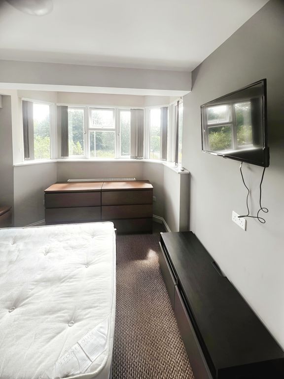 Property photo 2 of 11 Be284De2-F17Fa7Cf-B6B4-472E-Bbb2-De94Ed6d1B3A