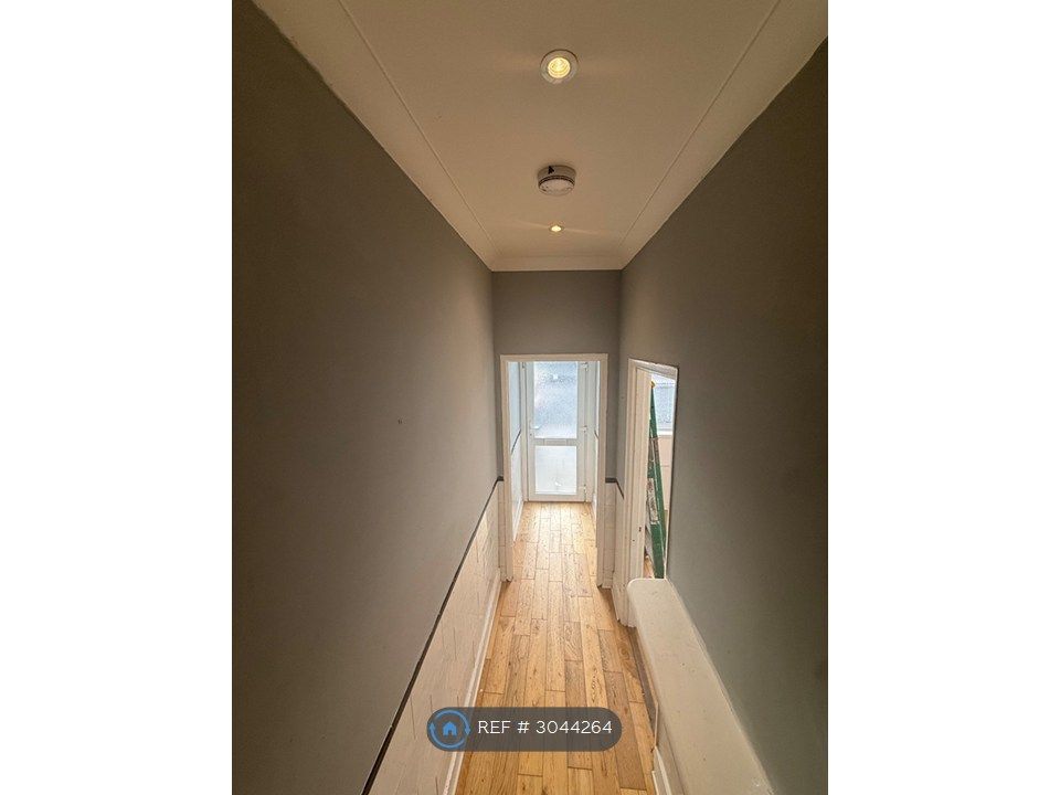 Property photo 2 of 19 Hallway