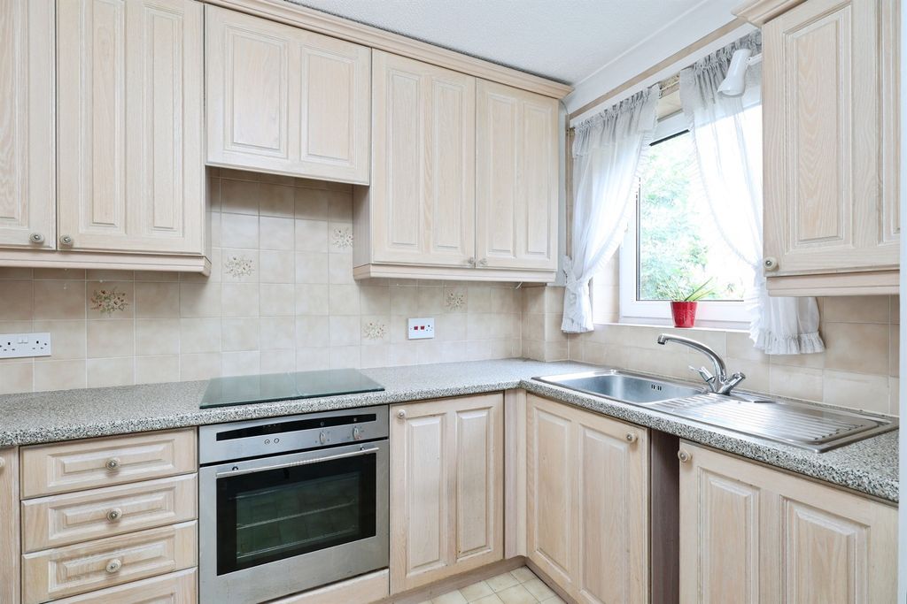 Property photo 2 of 17