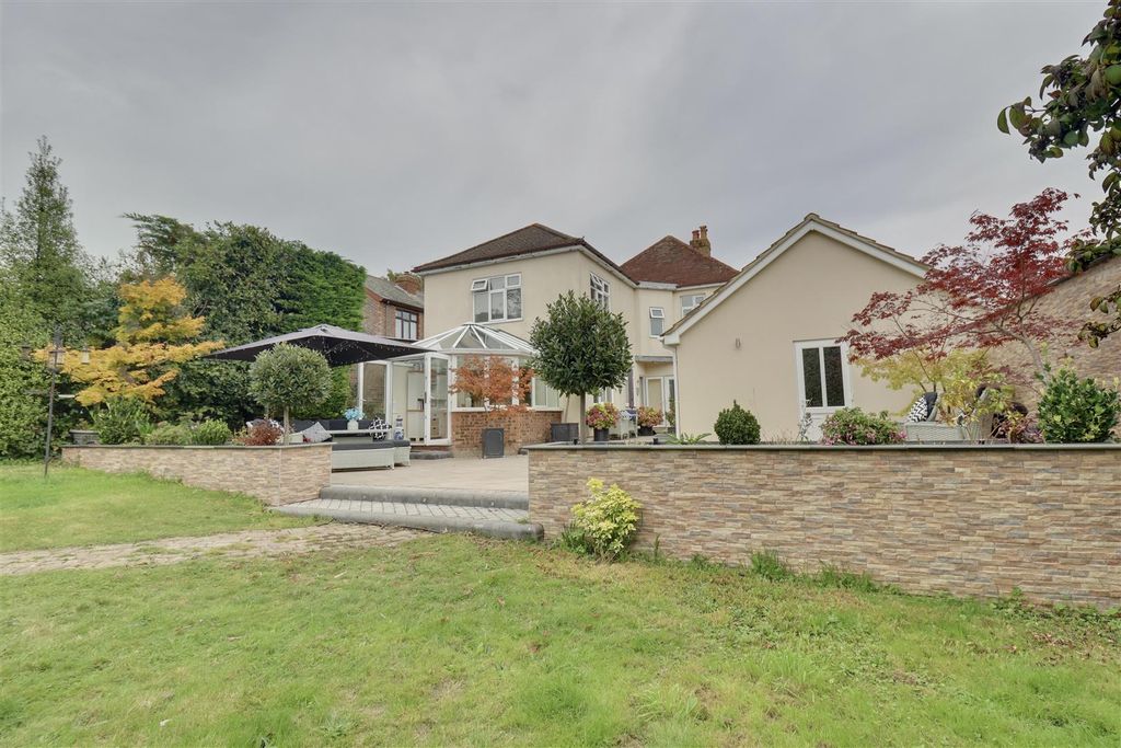 Property photo 2 of 38 A744CC99-5491-4314-8801-0D3CD40E8B8F_1_201_A.Jpeg