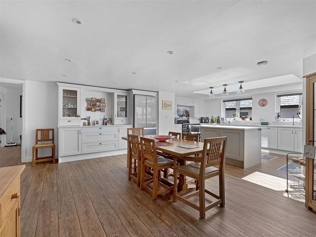 Property photo 2 of 23 E8B83513Caeaa6Fc395B29A962135891d998B6Ec.Jpg